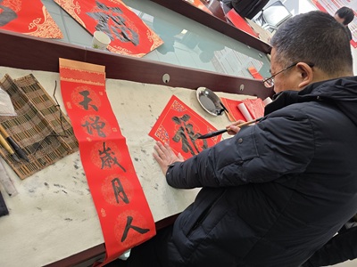 【南蔡村镇四助服务】畔水庭苑社区:“翰墨迎春书福至 情暖桑榆共团圆”新春主题活动 【南蔡村镇四助服务】畔水庭苑社区:“翰墨迎春书福至 情暖桑榆共团圆”新春主题活动