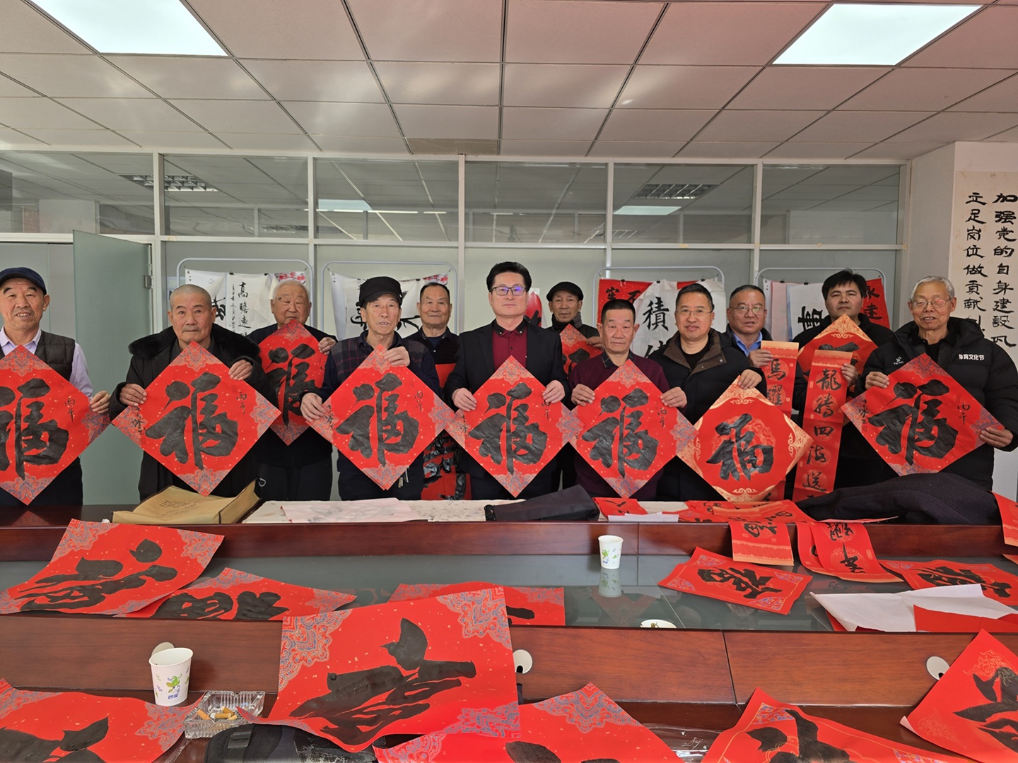 【南蔡村镇四助服务】畔水庭苑社区:“翰墨迎春书福至 情暖桑榆共团圆”新春主题活动 【南蔡村镇四助服务】畔水庭苑社区:“翰墨迎春书福至 情暖桑榆共团圆”新春主题活动