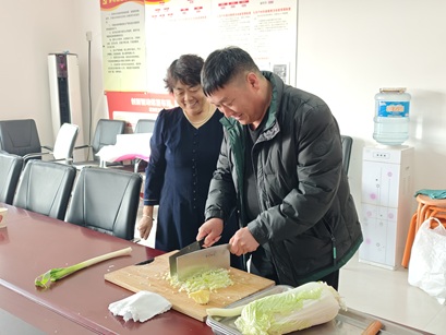 【南蔡村镇四助服务】“共包团圆饺·温暖小年情”七百户村开展困境群体关爱活动 【南蔡村镇四助服务】“共包团圆饺·温暖小年情”七百户村开展困境群体关爱活动