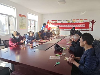 【南蔡村镇四助服务】“巧手聚乐·温情相伴”老年手工兴趣小组圆满结课:巧艺连心,手作传递岁月温情 【南蔡村镇四助服务】“巧手聚乐·温情相伴”老年手工兴趣小组圆满结课:巧艺连心,手作传递岁月温情