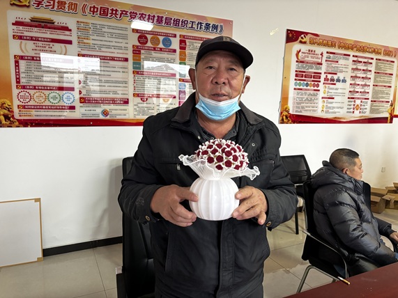 【南蔡村镇四助服务】“巧手聚乐·温情相伴”老年手工兴趣小组圆满结课:巧艺连心,手作传递岁月温情 【南蔡村镇四助服务】“巧手聚乐·温情相伴”老年手工兴趣小组圆满结课:巧艺连心,手作传递岁月温情