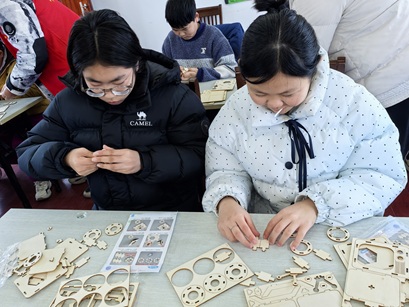 冲山村|投影小电视,探索新科学-科普宣传 冲山村|投影小电视,探索新科学-科普宣传