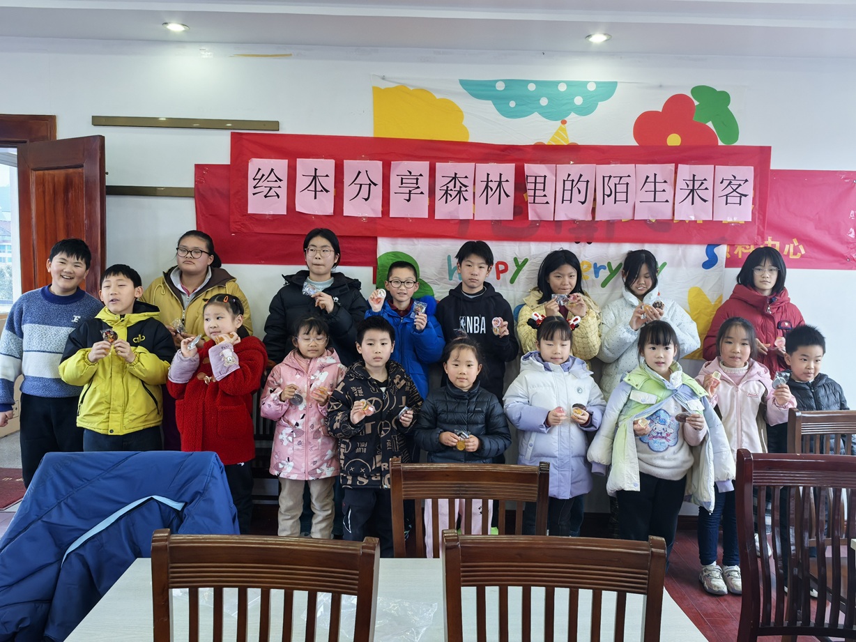 冲山村|森林里的陌生来客---绘本分享 冲山村|森林里的陌生来客---绘本分享