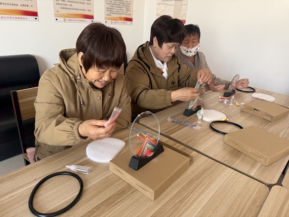 【大孟庄镇四助服务】“携手同行·心暖相伴”残疾人互助小组第三节:情绪树洞诉心声 巧手解压暖人心 【大孟庄镇四助服务】“携手同行·心暖相伴”残疾人互助小组第三节:情绪树洞诉心声 巧手解压暖人心