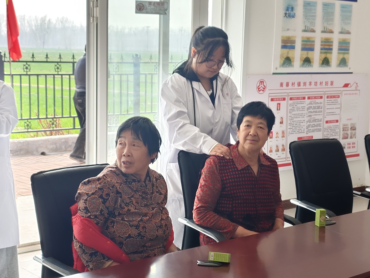 【南蔡村镇四助服务】刘羊坊村:“暖阳相伴·心灵疗愈”残障人群治疗小组第三节——“健康相伴·暖心义诊” 【南蔡村镇四助服务】刘羊坊村:“暖阳相伴·心灵疗愈”残障人群治疗小组第三节——“健康相伴·暖心义诊”