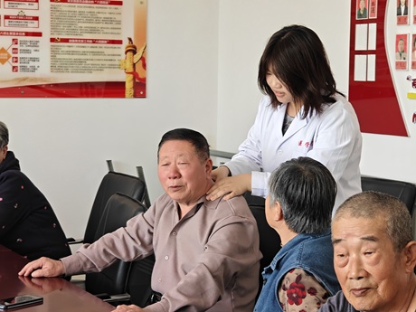 【南蔡村镇四助服务】刘羊坊村:“暖阳相伴·心灵疗愈”残障人群治疗小组第三节——“健康相伴·暖心义诊” 【南蔡村镇四助服务】刘羊坊村:“暖阳相伴·心灵疗愈”残障人群治疗小组第三节——“健康相伴·暖心义诊”