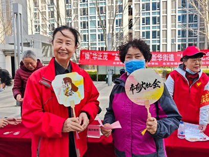 新华街道社区社会组织齐发力： 雷锋月主题服务暖民心