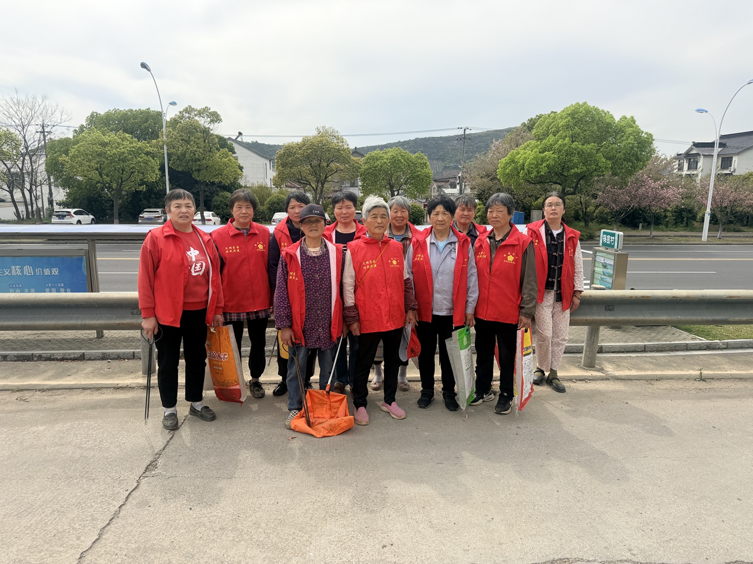 梅园社区|“红马甲添社区亮色 梅园人筑安全长城”活动 梅园社区|“红马甲添社区亮色 梅园人筑安全长城”活动