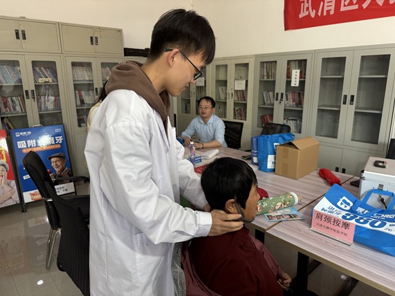 【大孟庄镇四助服务】“劳动颂歌·绿色守护”大押虎寨村公益市集暨世界地球日主题活动温暖举办 【大孟庄镇四助服务】“劳动颂歌·绿色守护”大押虎寨村公益市集暨世界地球日主题活动温暖举办