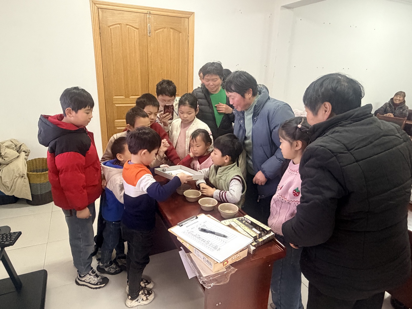 梅园社区|“玩转平衡感 快乐投球手”活动 梅园社区|“玩转平衡感 快乐投球手”活动