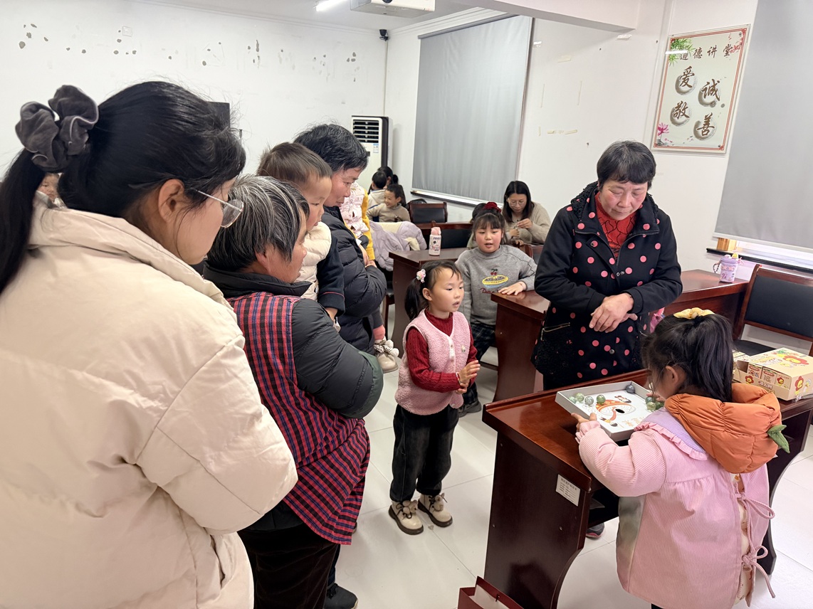 梅园社区|“玩转平衡感 快乐投球手”活动 梅园社区|“玩转平衡感 快乐投球手”活动