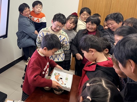 梅园社区|“玩转平衡感 快乐投球手”活动 梅园社区|“玩转平衡感 快乐投球手”活动