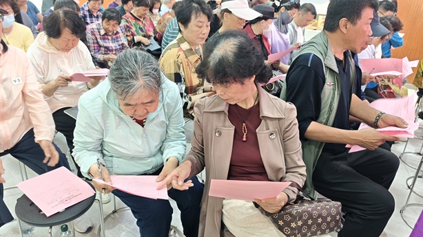 换届焕新貌 服务新篇章 ——新华街道社区社会组织联合会顺利换届! 换届焕新貌 服务新篇章 ——新华街道社区社会组织联合会顺利换届!