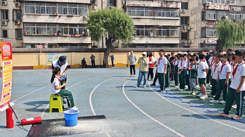 学应急技能 守平安家园 白将军社区联合南关小学开展应急安全教育活动 学应急技能 守平安家园 白将军社区联合南关小学开展应急安全教育活动