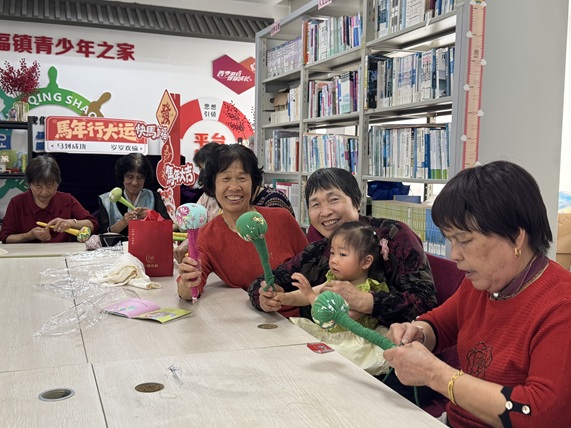 太湖渔港|“巧手制艾锤,民俗暖银龄” 文化活动(5) 太湖渔港|“巧手制艾锤,民俗暖银龄” 文化活动(5)