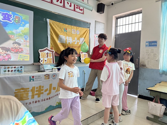 童伴小屋——“平安出行小超人 安全伴我行”安全主题日活动 童伴小屋——“平安出行小超人 安全伴我行”安全主题日活动