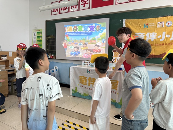 童伴小屋——“平安出行小超人 安全伴我行”安全主题日活动 童伴小屋——“平安出行小超人 安全伴我行”安全主题日活动
