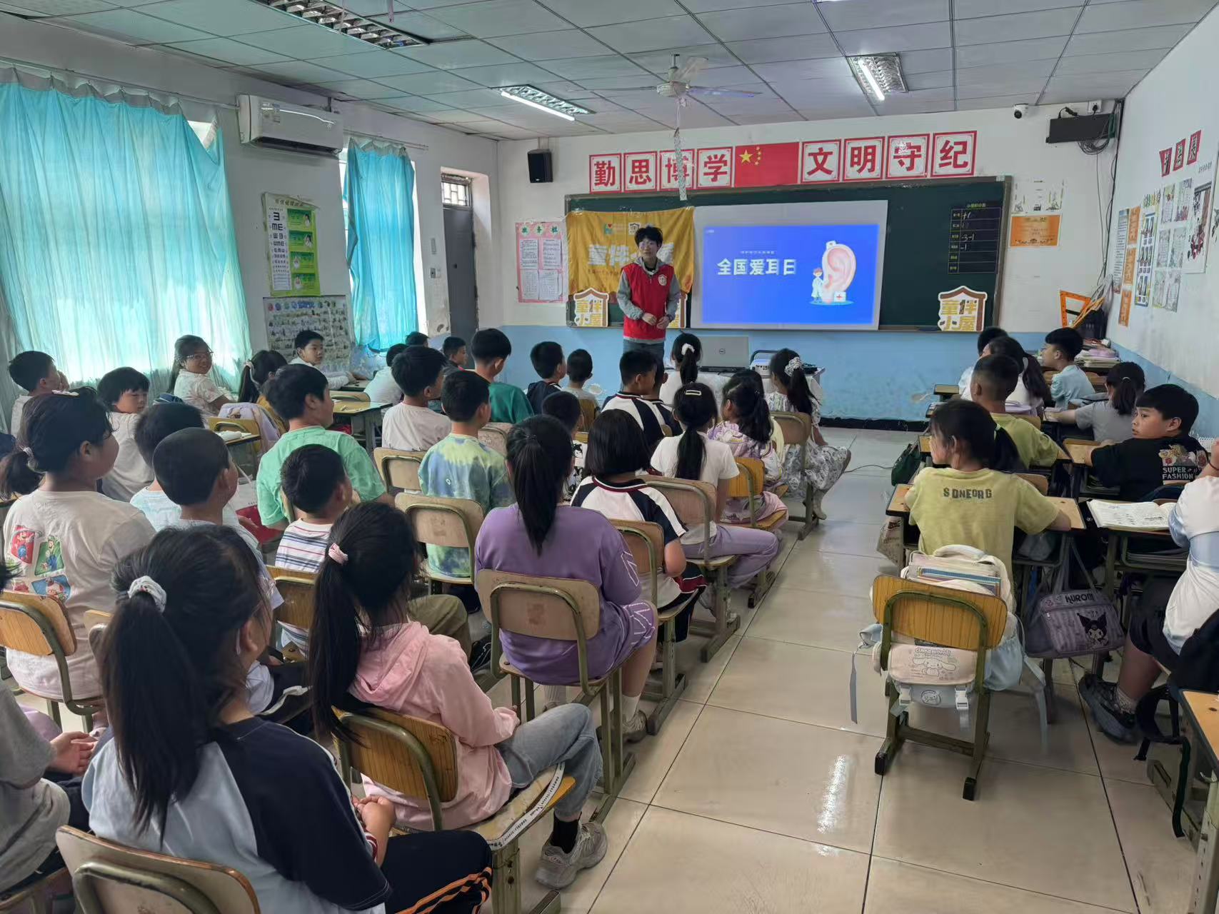 爱护小耳朵聆听好声音——嘉英小学开展听力健康科普活动 爱护小耳朵聆听好声音——嘉英小学开展听力健康科普活动
