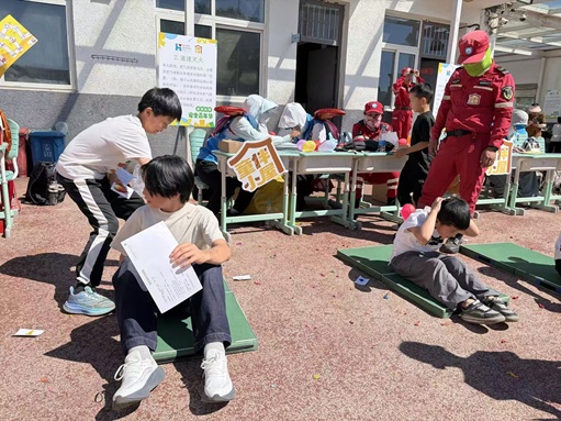 多方联动共筑儿童友好新图景! 这场嘉年华让332名孩子变身“安全小卫士” 多方联动共筑儿童友好新图景! 这场嘉年华让332名孩子变身“安全小卫士”
