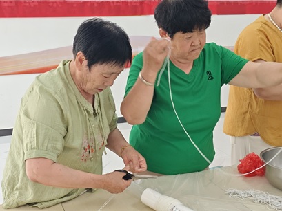 畔景庭苑社区:粽香悠悠传民俗 温情满满暖人心 畔景庭苑社区:粽香悠悠传民俗 温情满满暖人心