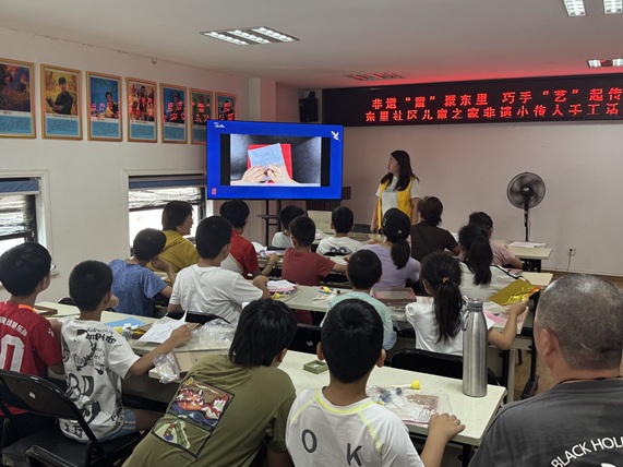 指尖摹青铜, 童心传非遗—— 东里社区儿童之家非遗小传人手工活动 指尖摹青铜, 童心传非遗—— 东里社区儿童之家非遗小传人手工活动