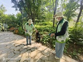 知行合一践分类 洁净家园共守护 ——京贸国际城社区开展环境卫生清整实践活动 知行合一践分类 洁净家园共守护 ——京贸国际城社区开展环境卫生清整实践活动