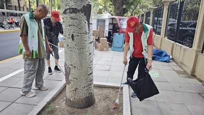 知行合一践分类 洁净家园共守护 ——京贸国际城社区开展环境卫生清整实践活动 知行合一践分类 洁净家园共守护 ——京贸国际城社区开展环境卫生清整实践活动