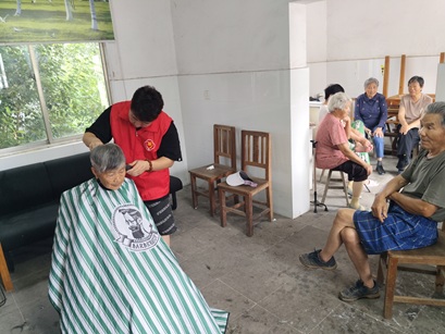 梅园社区|炎炎夏日送清凉梅园义剪正当时 梅园社区|炎炎夏日送清凉梅园义剪正当时
